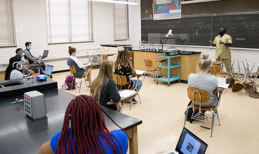 Abdel Adjibade leads a physics lab at Eastern Illinois University in September 2020.