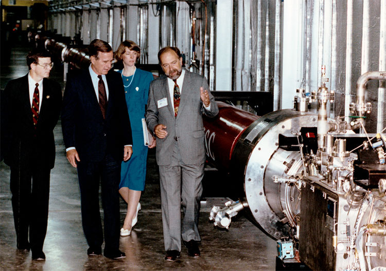 President George Bush tours the SSC.