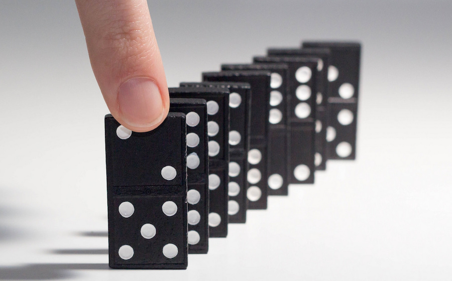 Falling dominoes