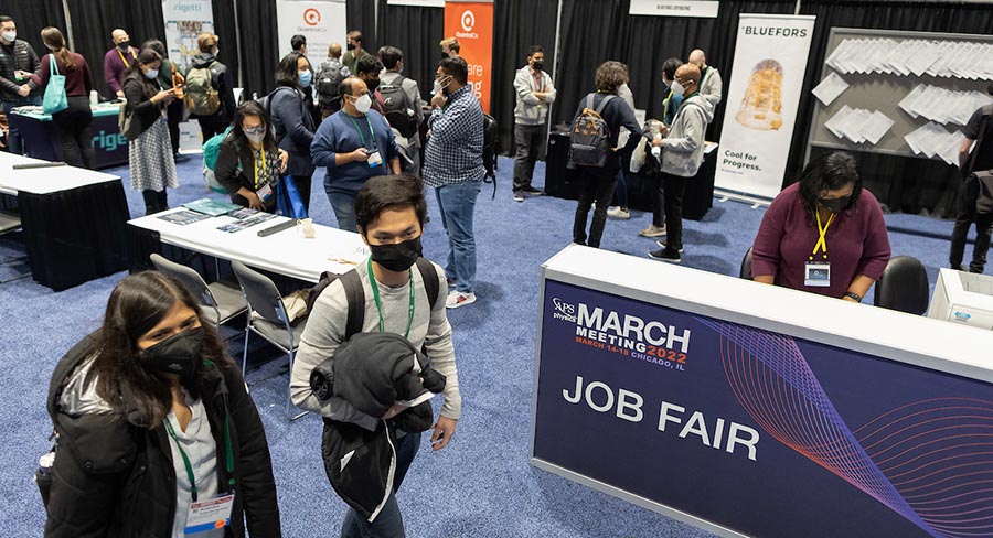 Attendees at the job fair at the 2022 APS March Meeting