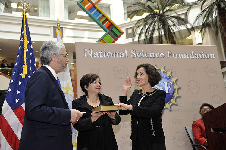 Córdova swearing-in ceremony.