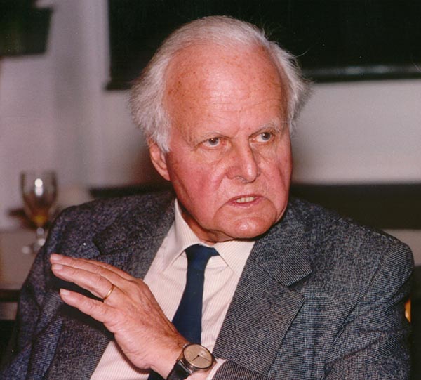Photograph of a serious Carl Friedrich von Weizsäcker mid-conversation