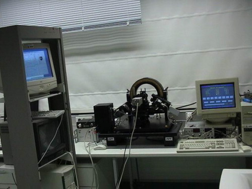 Dynamic ellipsometry study on curved thin films at pendent droplet ...