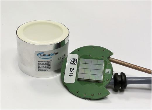 FIG. 1. Picture of the LaBr3 scintillator crystal, the SiPM, and its read-out circuit board.